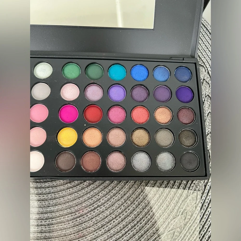 BH Cosmetics 60 color Day & Night Eyeshadow Palette Festival Rave